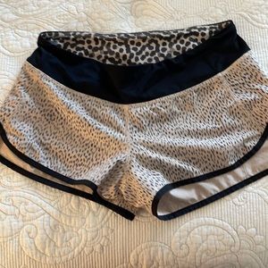 Lululemon Speed Up 2.5” shorts